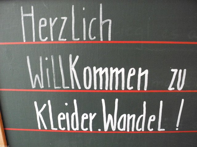 „Kleider.Wandel – gemeinsam Verwandern statt Wegwerfen“